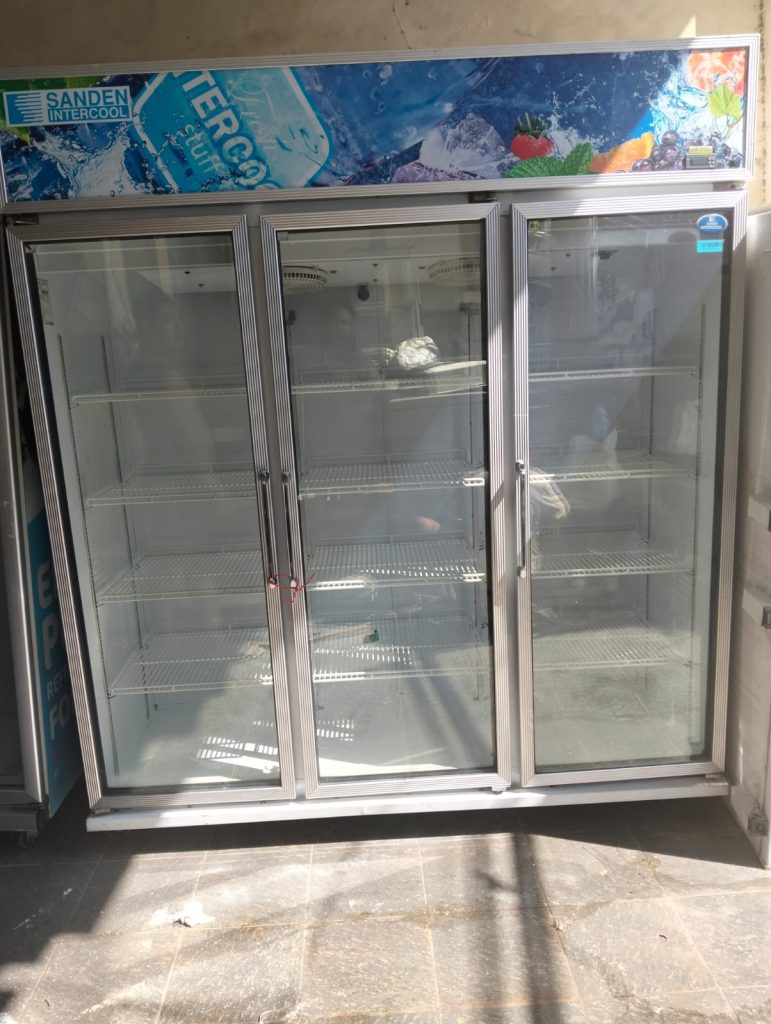 kulkas display 3 pintu Sanden Intercool second