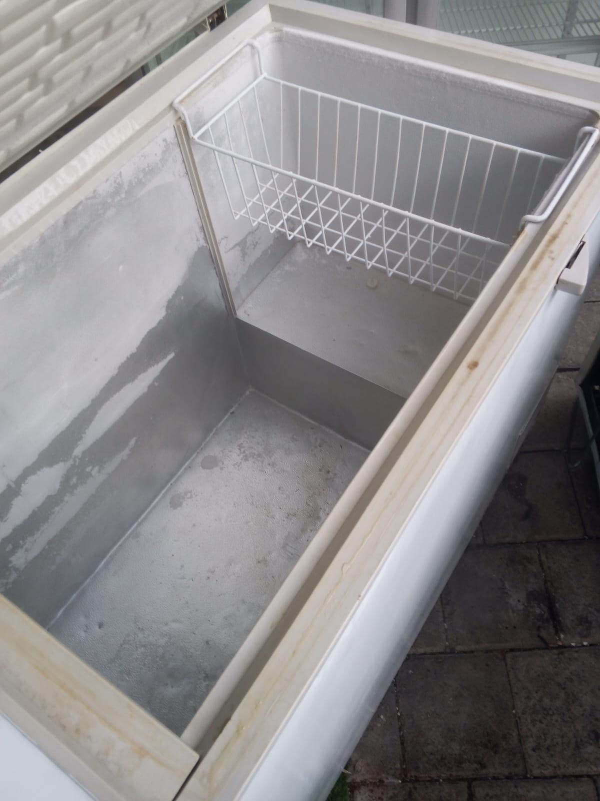 Chest freezer bekas Surabaya 1200 liter harga 6,5 juta - tampak depan