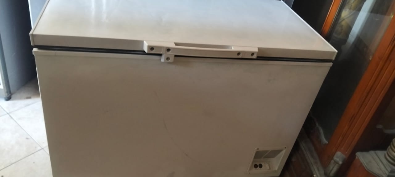 Chest freezer bekas Surabaya 400 liter harga 2,5 juta - tampak depan