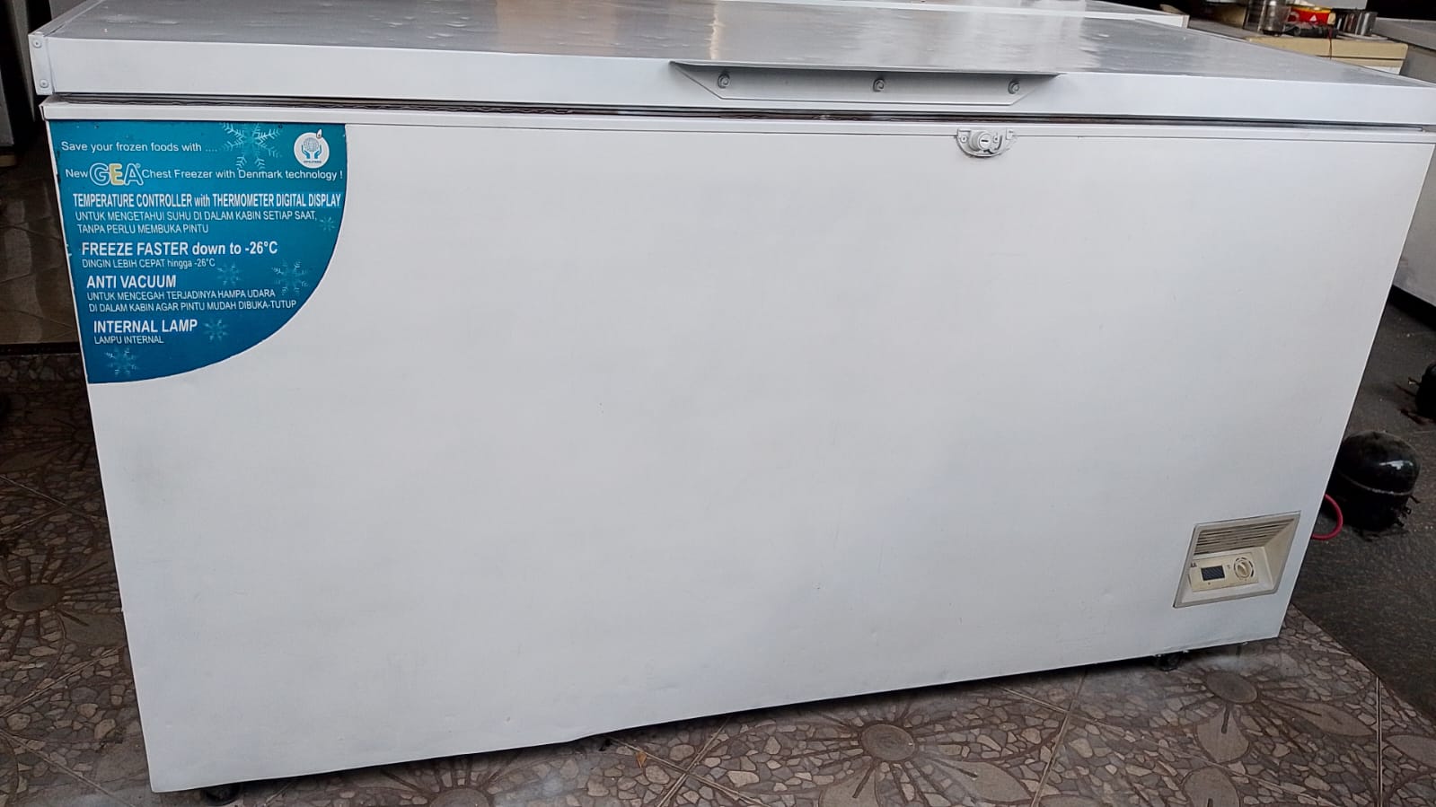 Chest freezer bekas Surabaya 500 liter harga 3 juta - tampak depan