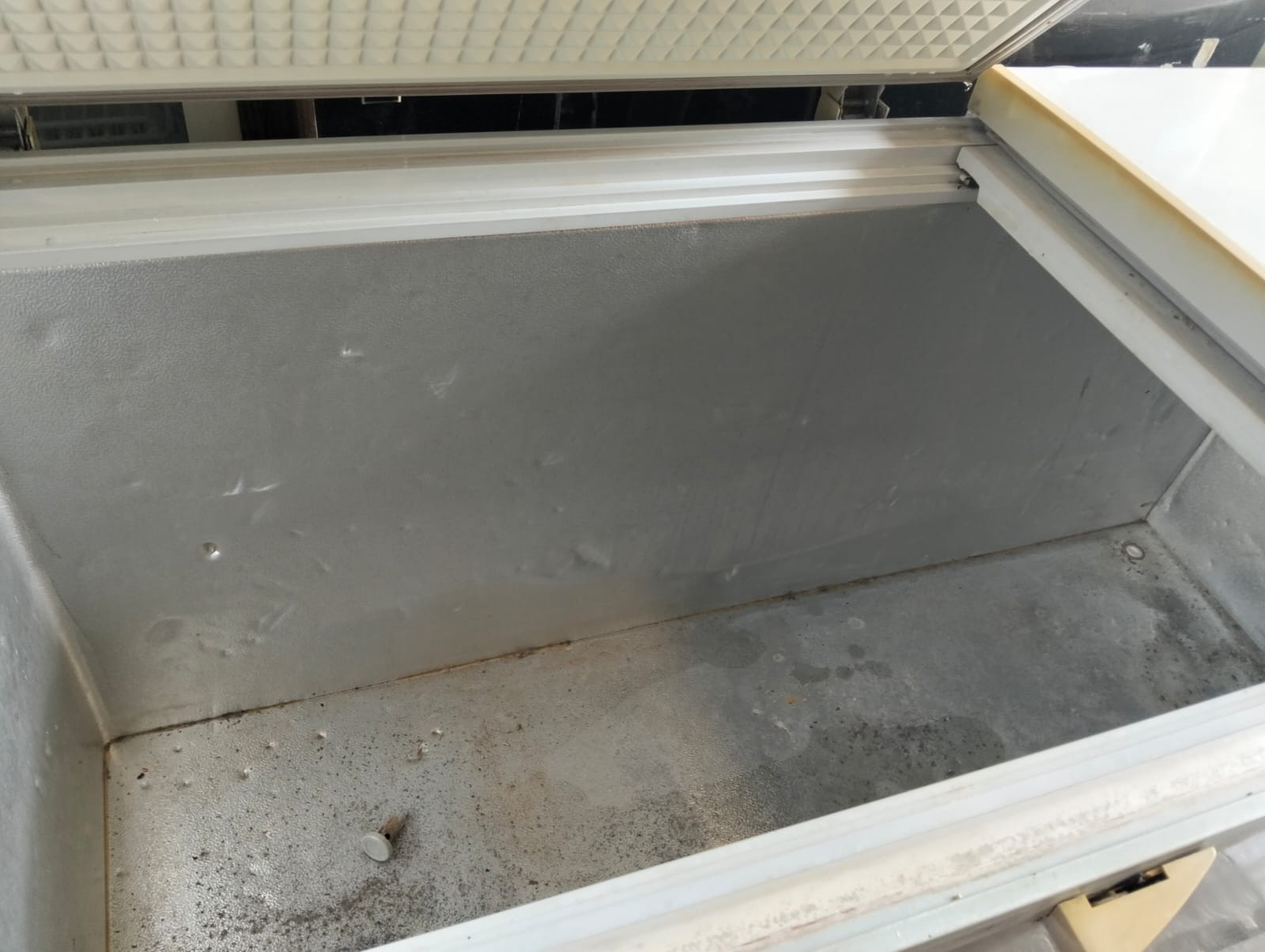 Freezer box GEA 600 bekas Surabaya tutup terbuka