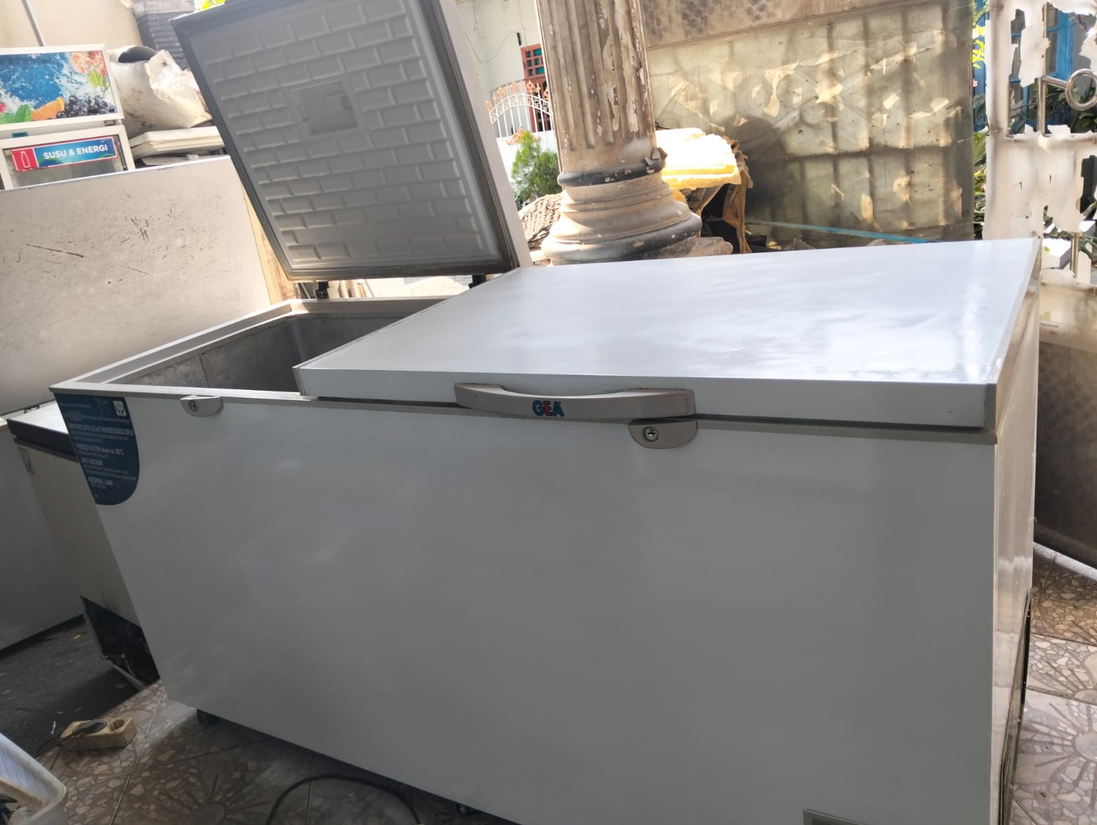 Freezer box GEA 600 bekas Surabaya tampak depan - umikfreezer