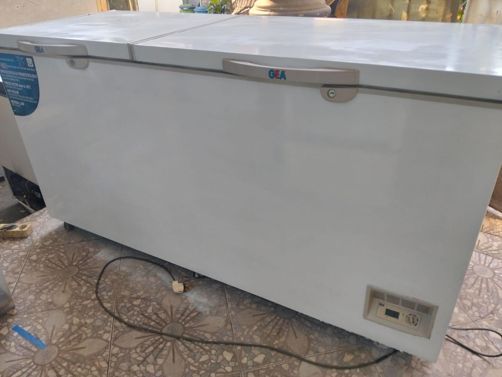 Freezer box Modena 600 bekas Surabaya - umikfreezer