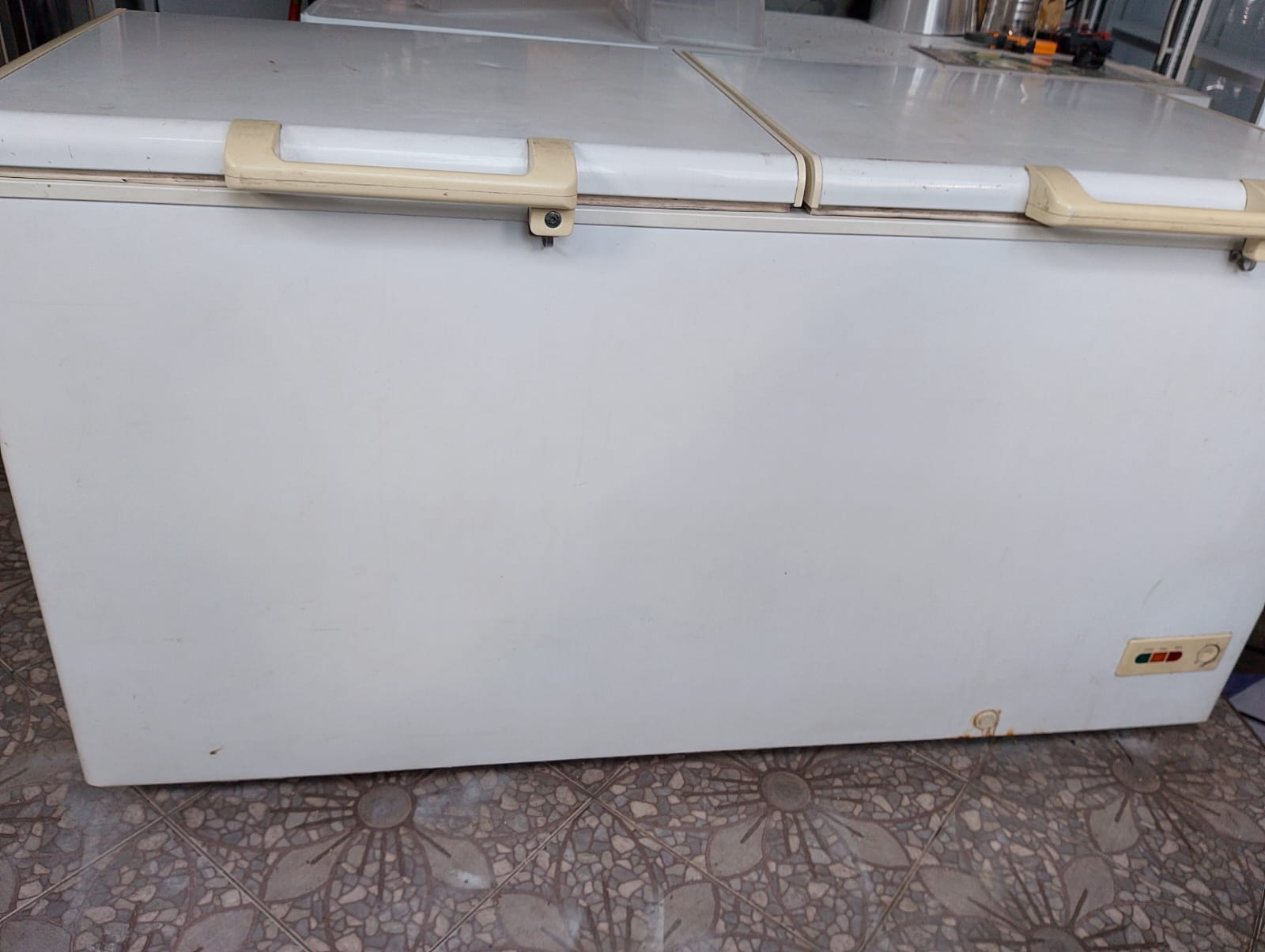 Chest freezer Fresta bekas Surabaya 600 liter harga 4 juta - tampak depan